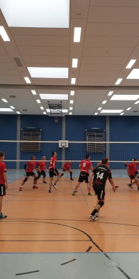 Bezirksliga Ost – Mit zwei neuen Trikotsätzen starten die Pöẞnecker Volleyballer auch gleichzeitig mit zwei Siegen in die neue Saison - 20190921_112142_resized_6851b39a0046a3c6181b7042b1639a8f