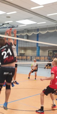 Da sind Parallelen: Pöẞnecker Volleyballer und die Bundestagswahl – oder: Erster Spieltag: Verbandsliga Nord startet für die Pöẞnecker Volleyballer mit einem Sieg - 20211002_152756_856cee437a25fc944a12fe9943277d23