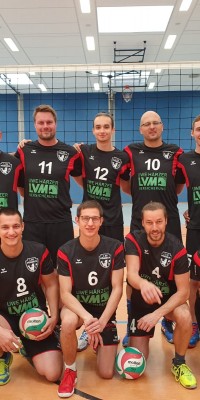 Bezirksliga Ost – Mit zwei neuen Trikotsätzen starten die Pöẞnecker Volleyballer auch gleichzeitig mit zwei Siegen in die neue Saison - IMG-20190921-WA0002_ec81aed27aebd27c5ee1890c7dd3a0fb