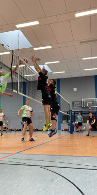 Da sind Parallelen: Pöẞnecker Volleyballer und die Bundestagswahl – oder: Erster Spieltag: Verbandsliga Nord startet für die Pöẞnecker Volleyballer mit einem Sieg - IMG-20211002-WA0026_67c4c30eff1d993f83fa33048237ba39