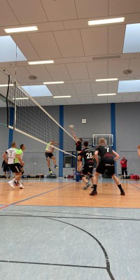 Da sind Parallelen: Pöẞnecker Volleyballer und die Bundestagswahl – oder: Erster Spieltag: Verbandsliga Nord startet für die Pöẞnecker Volleyballer mit einem Sieg - IMG-20211002-WA0028_9708960a2108b51cfeba94a83186b9e9
