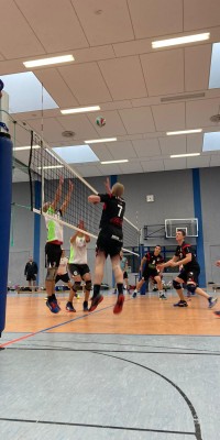 Da sind Parallelen: Pöẞnecker Volleyballer und die Bundestagswahl – oder: Erster Spieltag: Verbandsliga Nord startet für die Pöẞnecker Volleyballer mit einem Sieg - IMG-20211002-WA0029_07273d190f301eec8a75707058aa1ce7