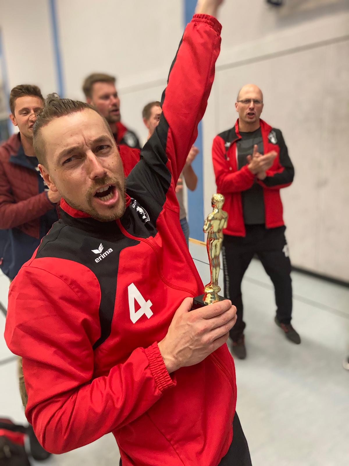 Da sind Parallelen: Pöẞnecker Volleyballer und die Bundestagswahl – oder: Erster Spieltag: Verbandsliga Nord startet für die Pöẞnecker Volleyballer mit einem Sieg