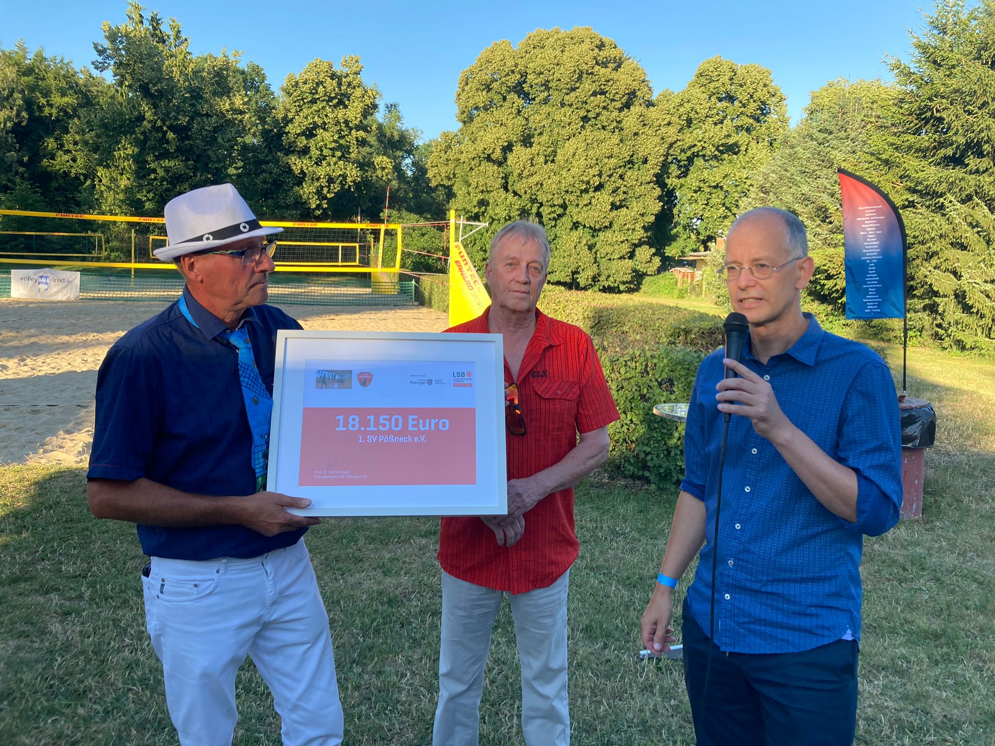 Groẞes Sommerfest der Abteilung Volleyball und Übergabe Fördermittelbescheid