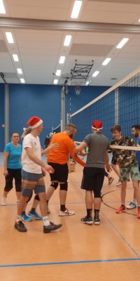 Groẞes Adventstraining mit allen Erwachsenen Volleyballgruppen - IMG-20221125-WA0050_e68f9c219de030a548f5097c9f1d0ac1