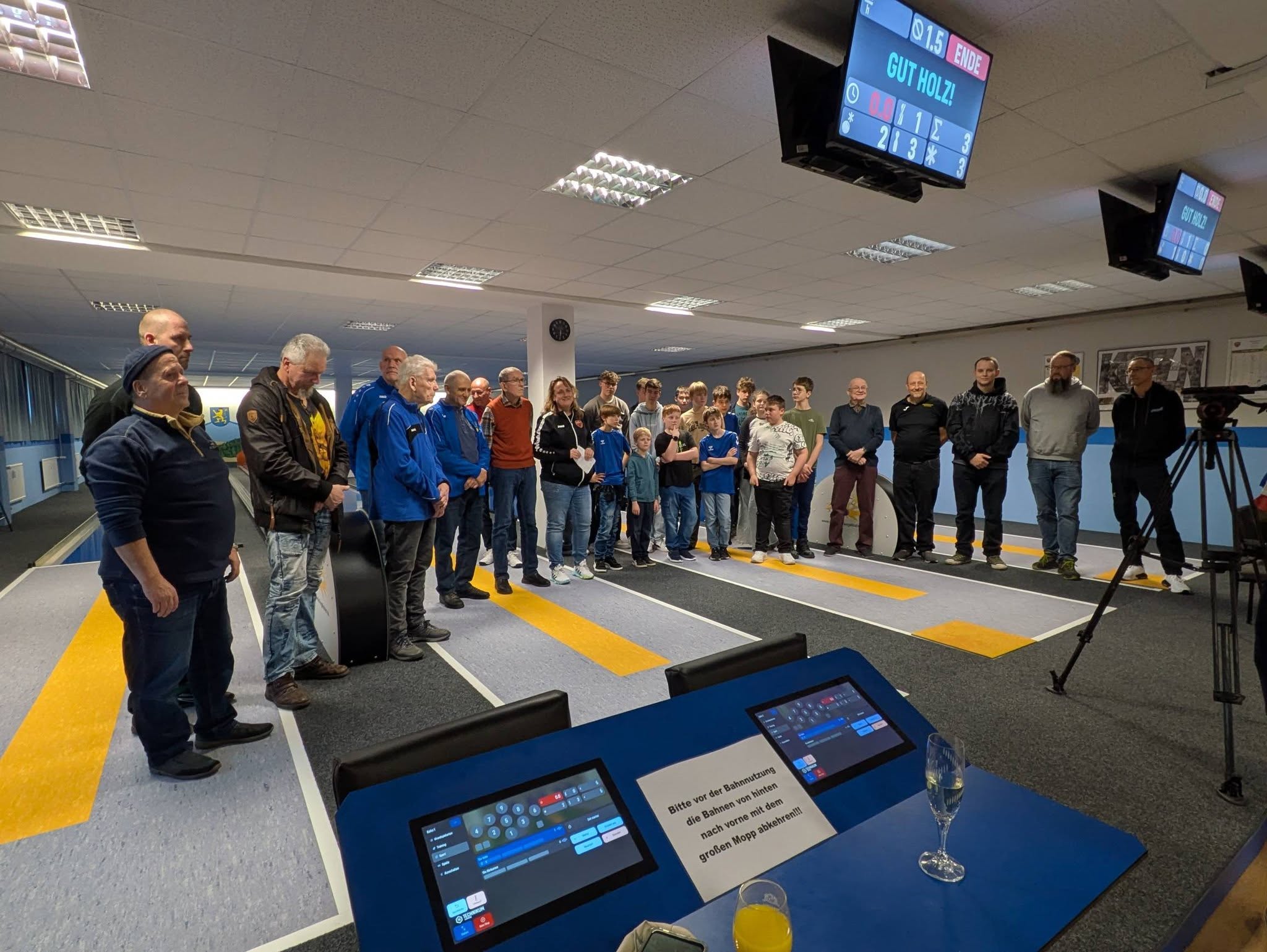 Neue Kegelbahn des 1. SV Pöẞneck offiziell eröffnet