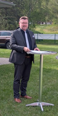 Neuer Rasenmähroboter im Einsatz - PXL_20260504_145037449_ab2a63c0a7e7ef4a524fd0b4edb420f0