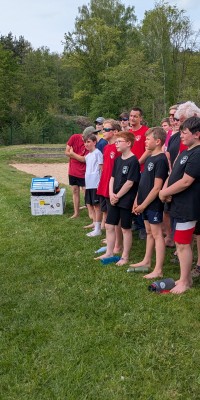 Neuer Rasenmähroboter im Einsatz - PXL_20260504_145823442_29473e654e92c164a15374f117651b63