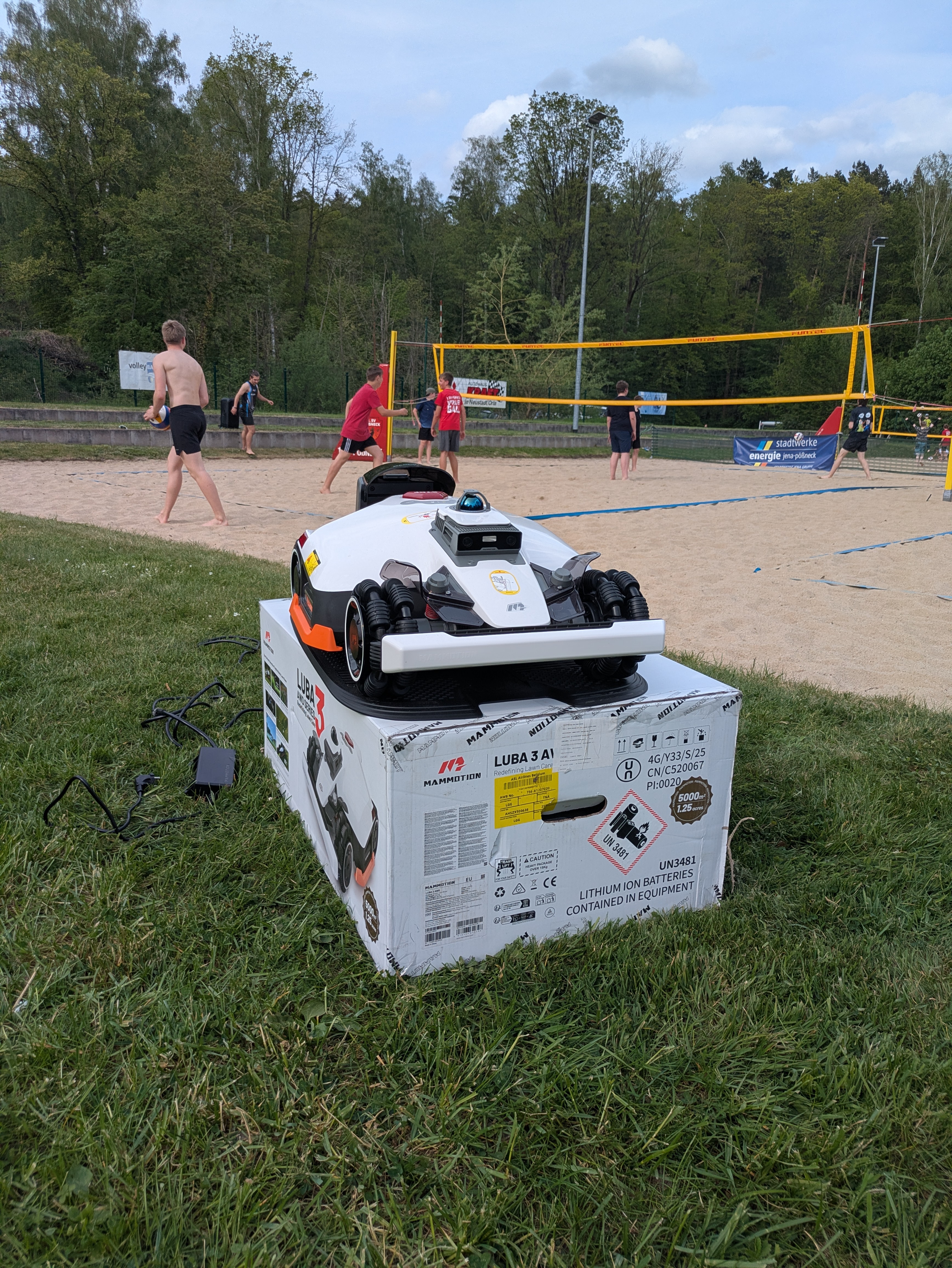 Neuer Rasenmähroboter im Einsatz