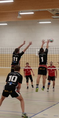 Bezirksliga Ost - Pöẞnecker Volleyballer im hartumkämpften Derby mit Knau - _M7B2243_a035ae3aea3143252868835d160553bb