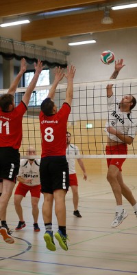 Bezirksliga Ost - Pöẞnecker Volleyballer im hartumkämpften Derby mit Knau - _M7B2261_3e8d6e63e3b56d4a7ba90d294254956a